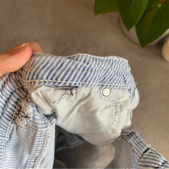 Eighty two denim pinstripe light wash Jean shorts - Picture 6 of 9